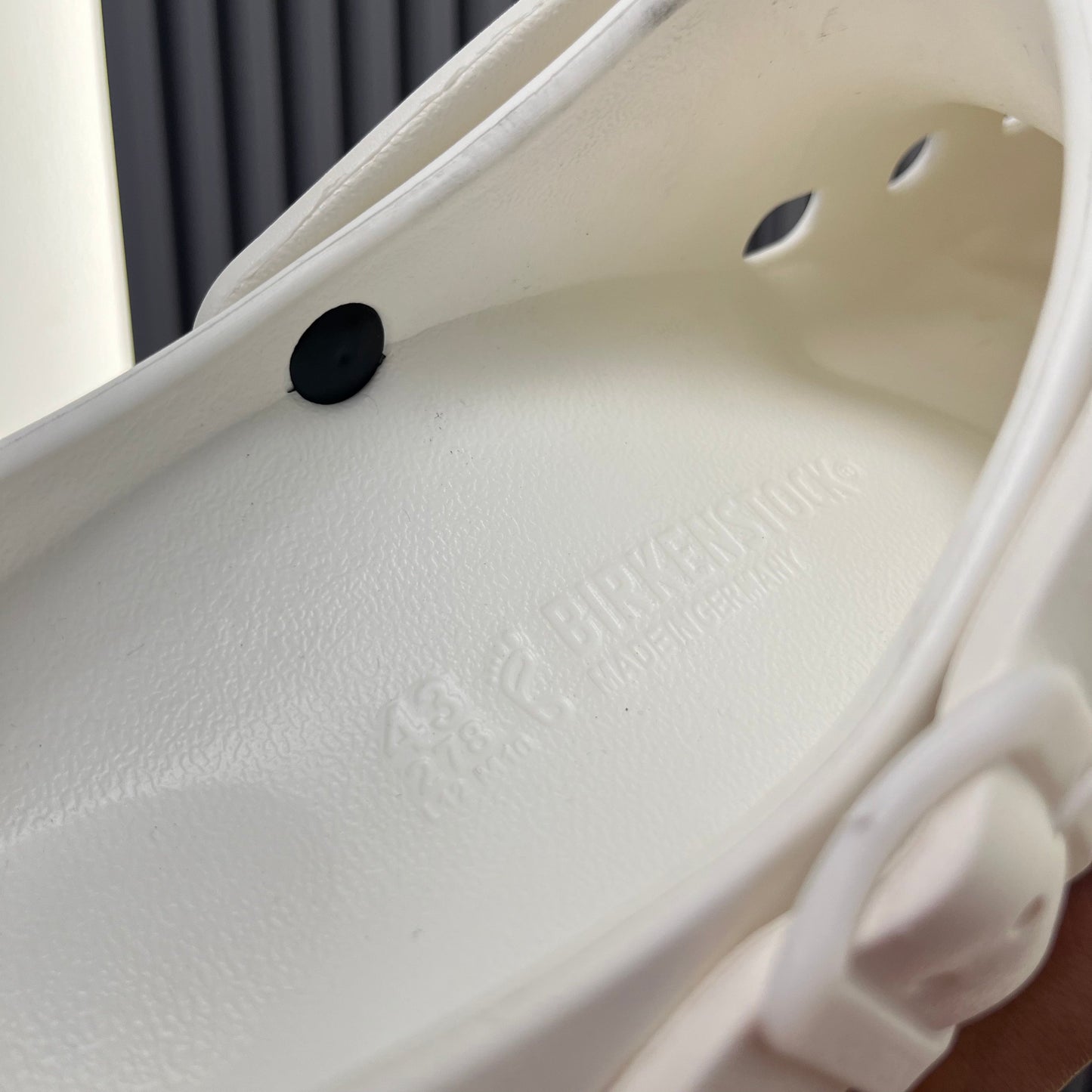 BIRKI-FLOW-CLOGS (EGGSHELL)