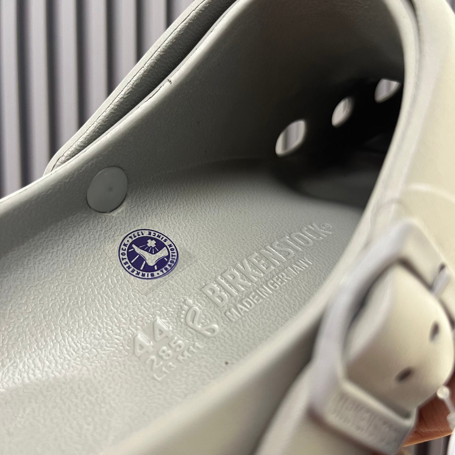 BIRKI-FLOW-CLOGS (GREY)