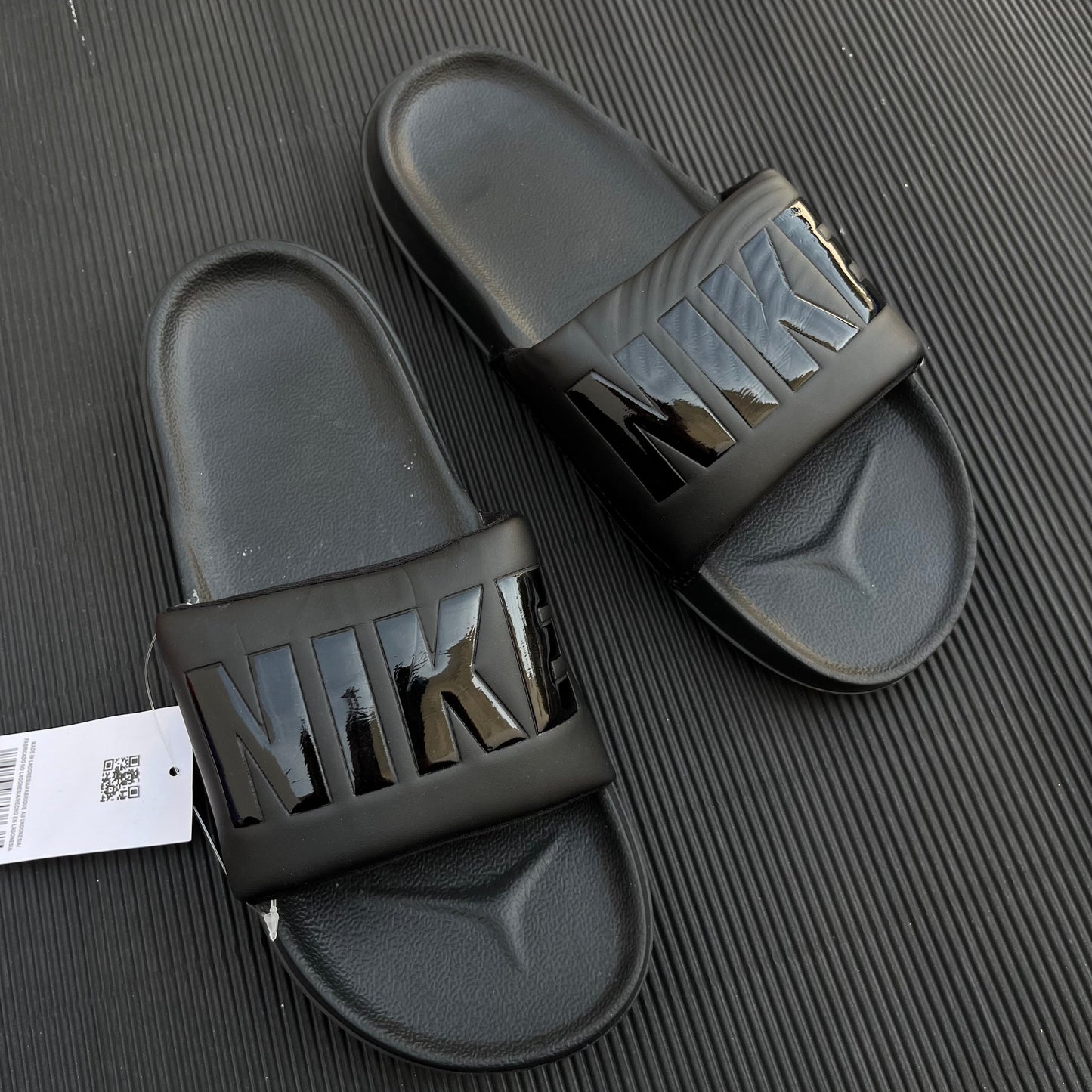 NIK-OFCORT-SLIDES-ALL/BLACK