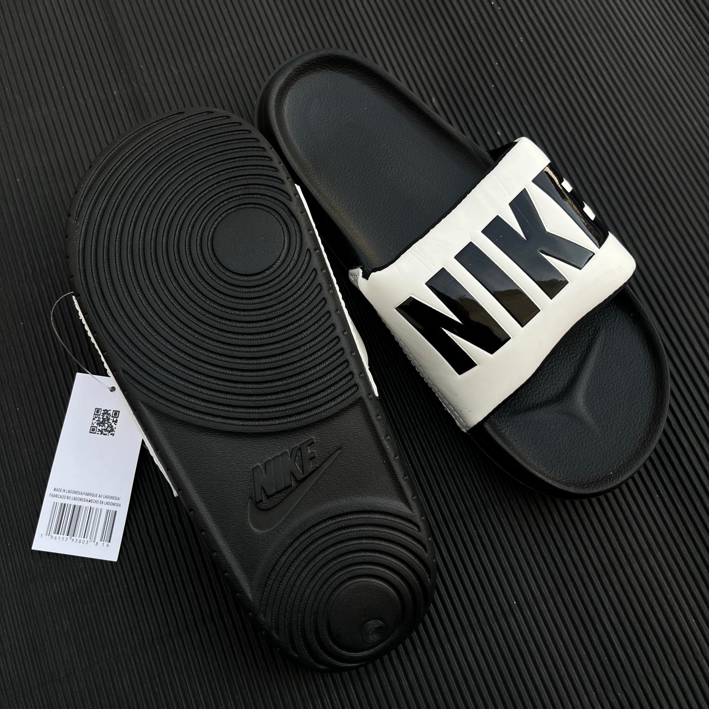 NIK-OFCORT-SLIDES-WHITE/BLACK