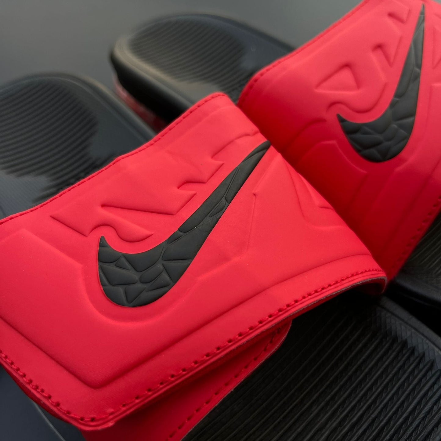 NIK-AIR-BLACK RED
