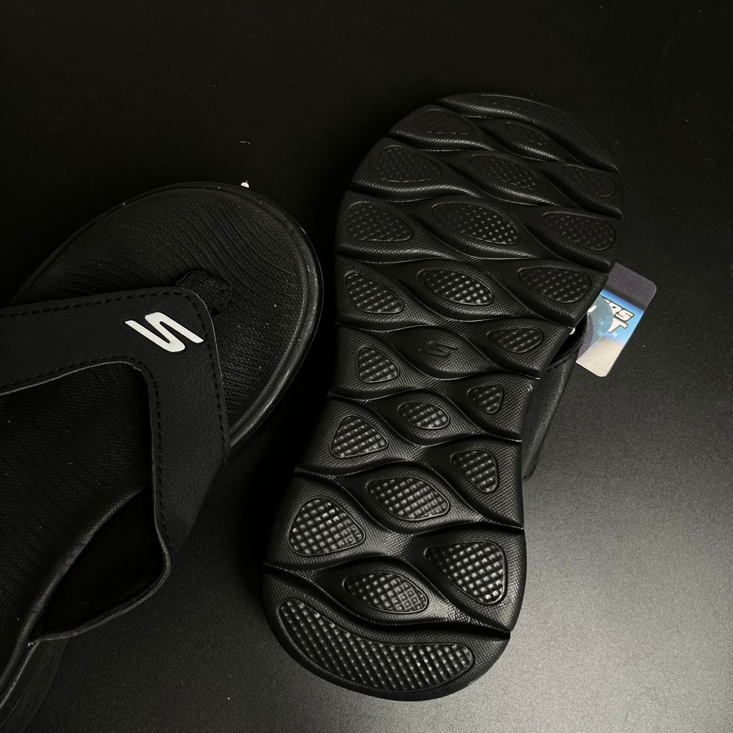 SKCHRS-SARGO-SLIDES-BLACK/WHITE