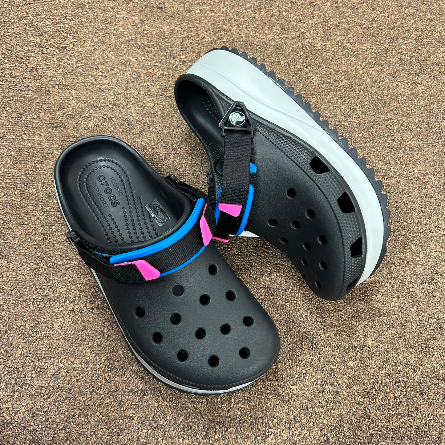 HIKR-CLOGS-BLACK