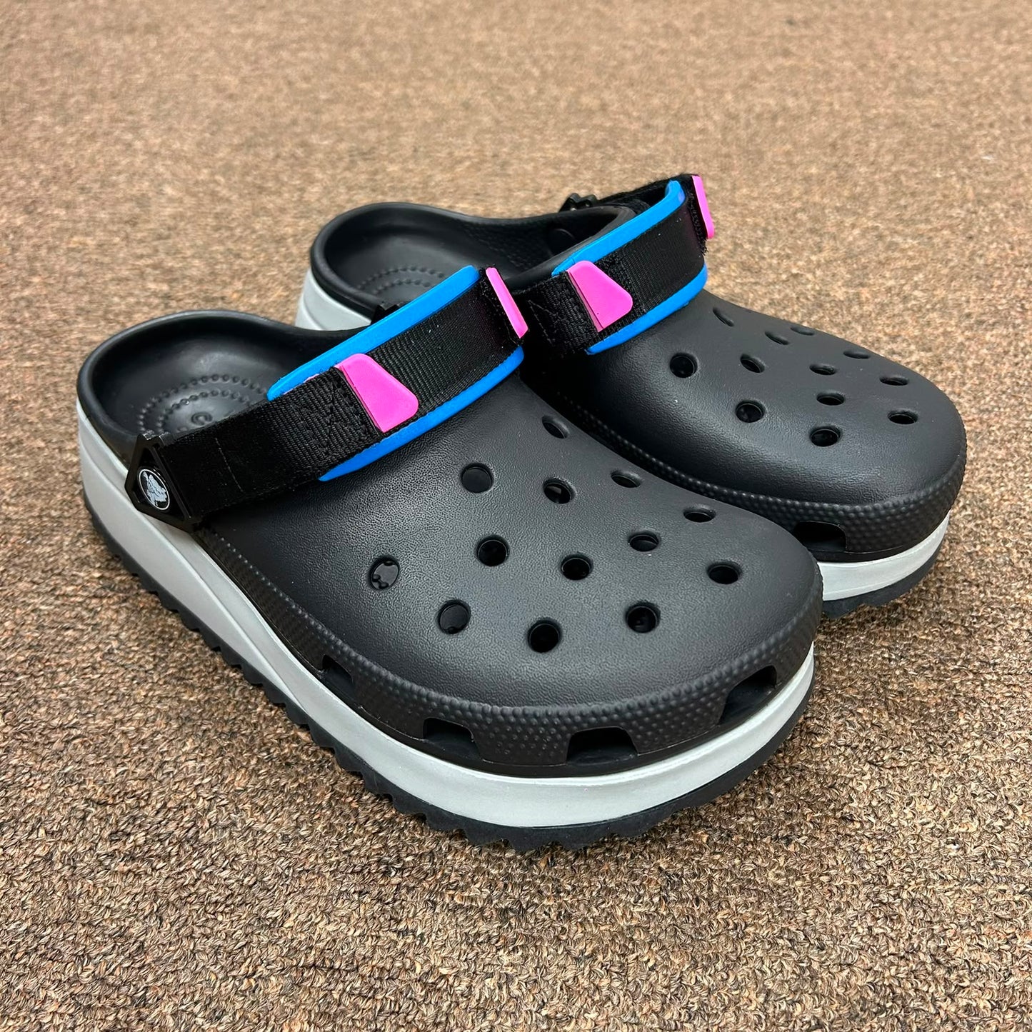 HIKR-CLOGS-BLACK